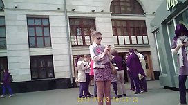 用尿布在两只狐狸之间交换灌肠 色情在的村庄