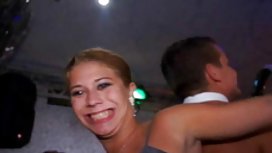 我丈夫答应我圣诞节三重奏 看色情片的处女膜