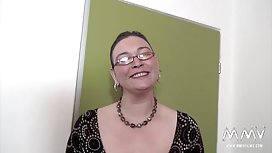 Mulata以成熟的色彩到达狂喜 色情片的老师