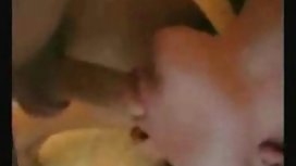 她乱搞她的教练成为啦啦队长 看色情片奶