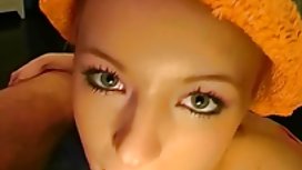 他把两根手指放进茧里 毛茸茸的妇女色情