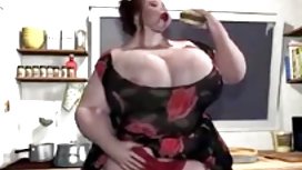 来吧，让我们看看你是否像他们说的那样贱人 色情的第一个肛门